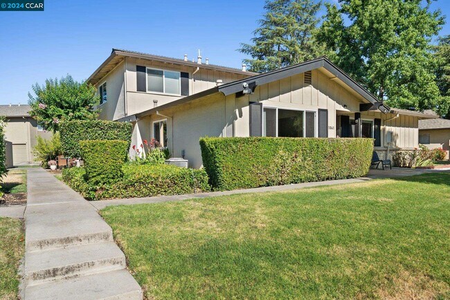 Building Photo - 1041 Mohr Ln