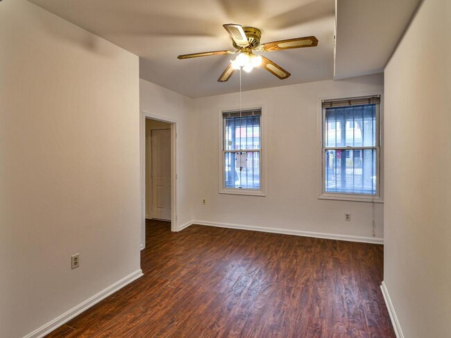 Foto del edificio - 1028 Kenyon St NW