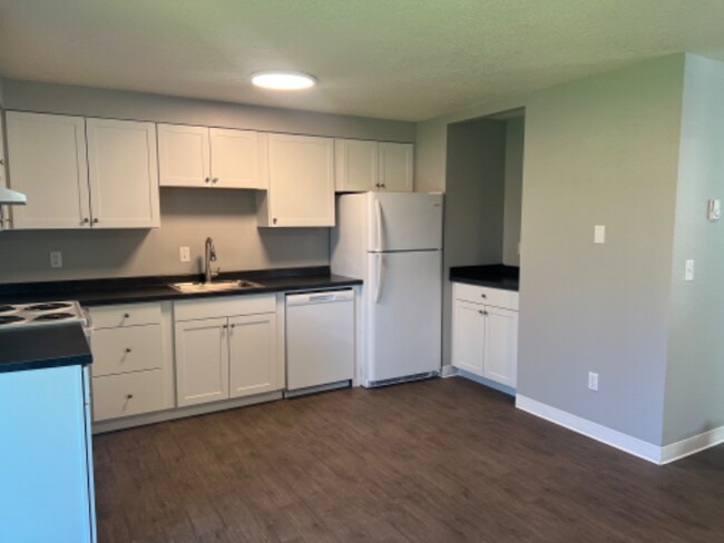 Building Photo - 401 SW Willowbrook Dr