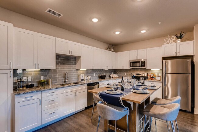 Building Photo - Avalon Red Rocks