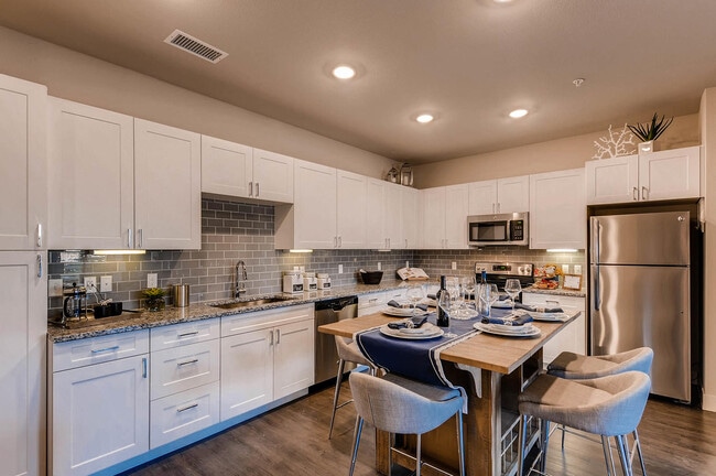 Building Photo - Avalon Red Rocks