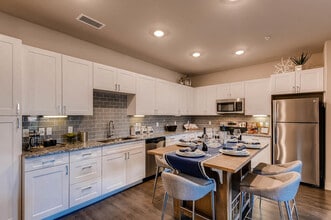 Building Photo - Avalon Red Rocks