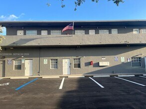 Building Photo - 5010 Pembroke Rd
