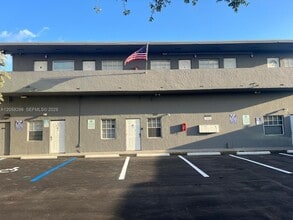 Building Photo - 5010 Pembroke Rd