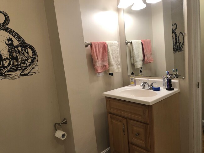 Building Photo - 222 Hanover St