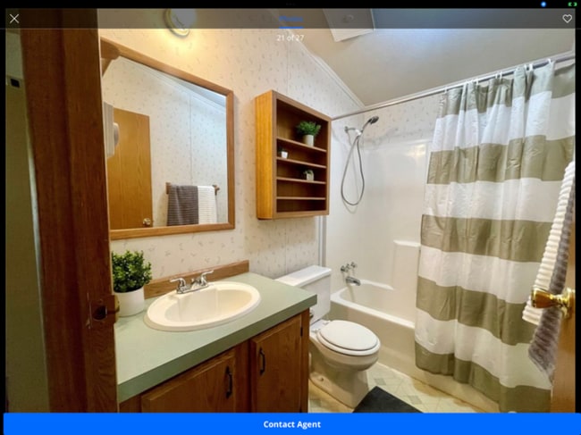 Foto del edificio - 2061 Victoria