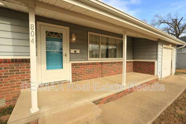 Building Photo - 804 NW 8 St