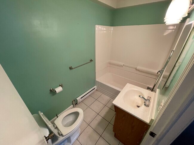 Bathroom - 1367 Kirk St
