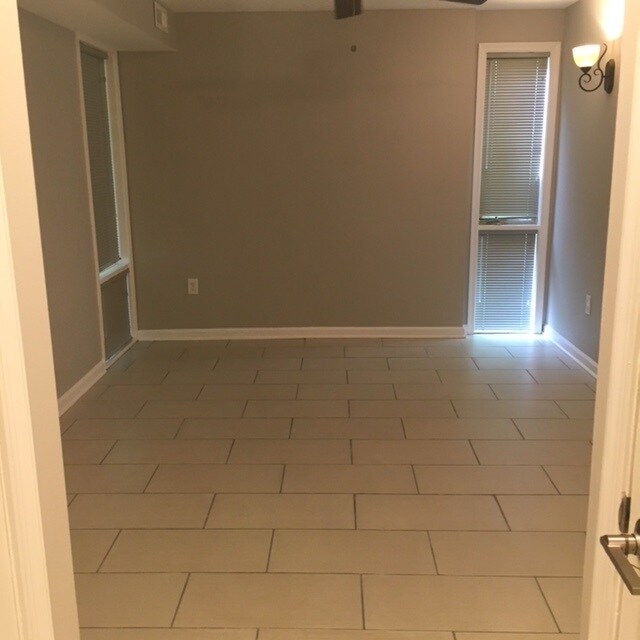 Foto del edificio - 7157 Donnell Pl