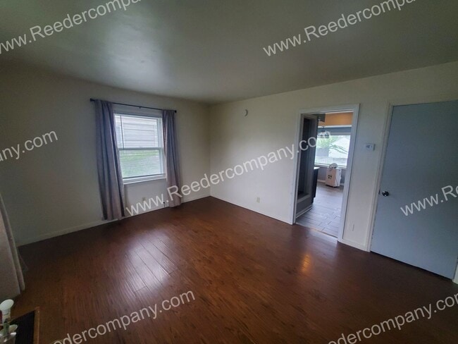 Building Photo - 2 bedroom house