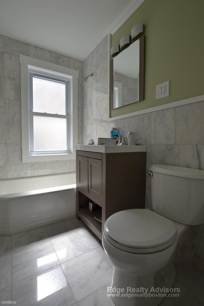 Building Photo - 3 br, 1 bath  - 160 Waverley Ave