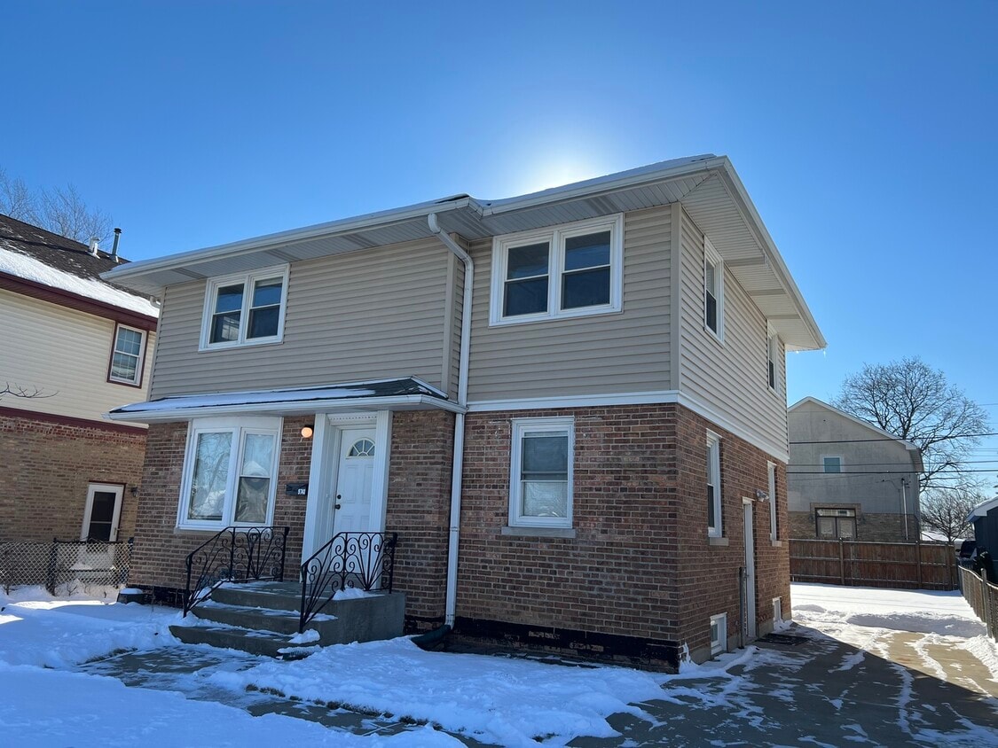 9741 Lonnquist Dr, Franklin Park, IL 60131 House for Rent in Franklin Park, IL