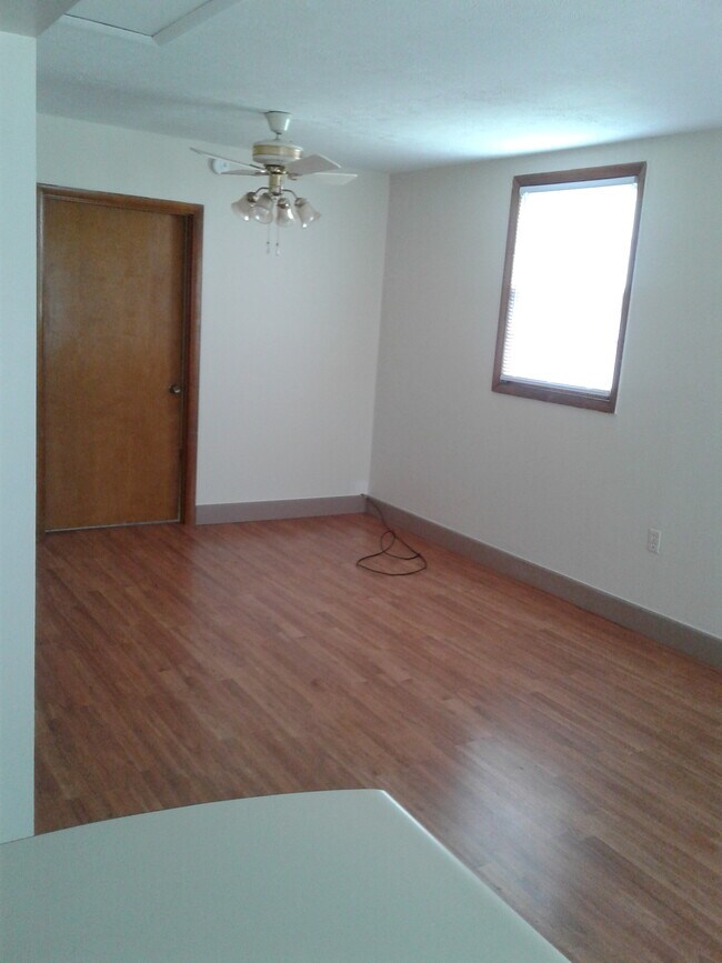 Bedroom - 1948 Scherm Rd
