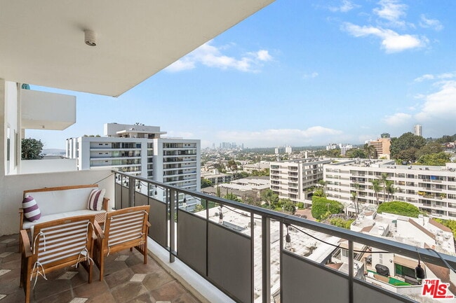 Building Photo - 1155 N La Cienega Blvd