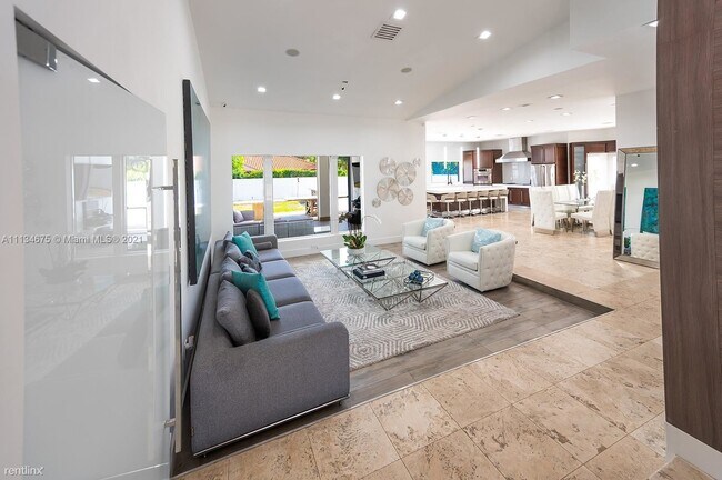 Foto del edificio - 4 br, 4 bath House - 9831 NW 26th St