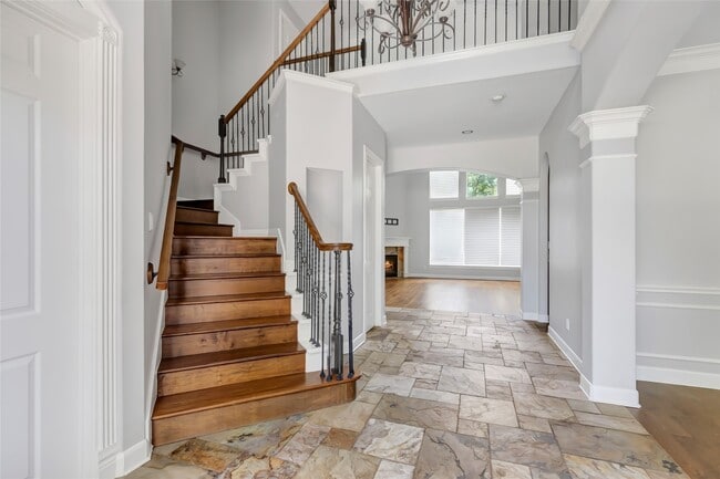 Building Photo - 14115 Norhill Pointe Dr