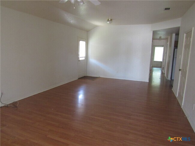 Foto del edificio - 3807 Hitchrock Dr