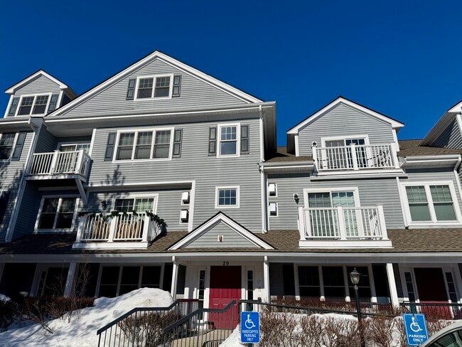 Building Photo - 29 Maple St