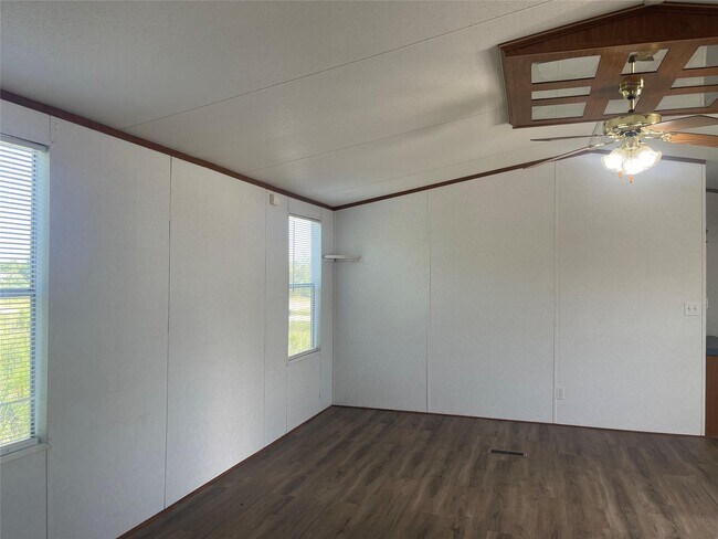 Foto del edificio - 605 Rd 5816