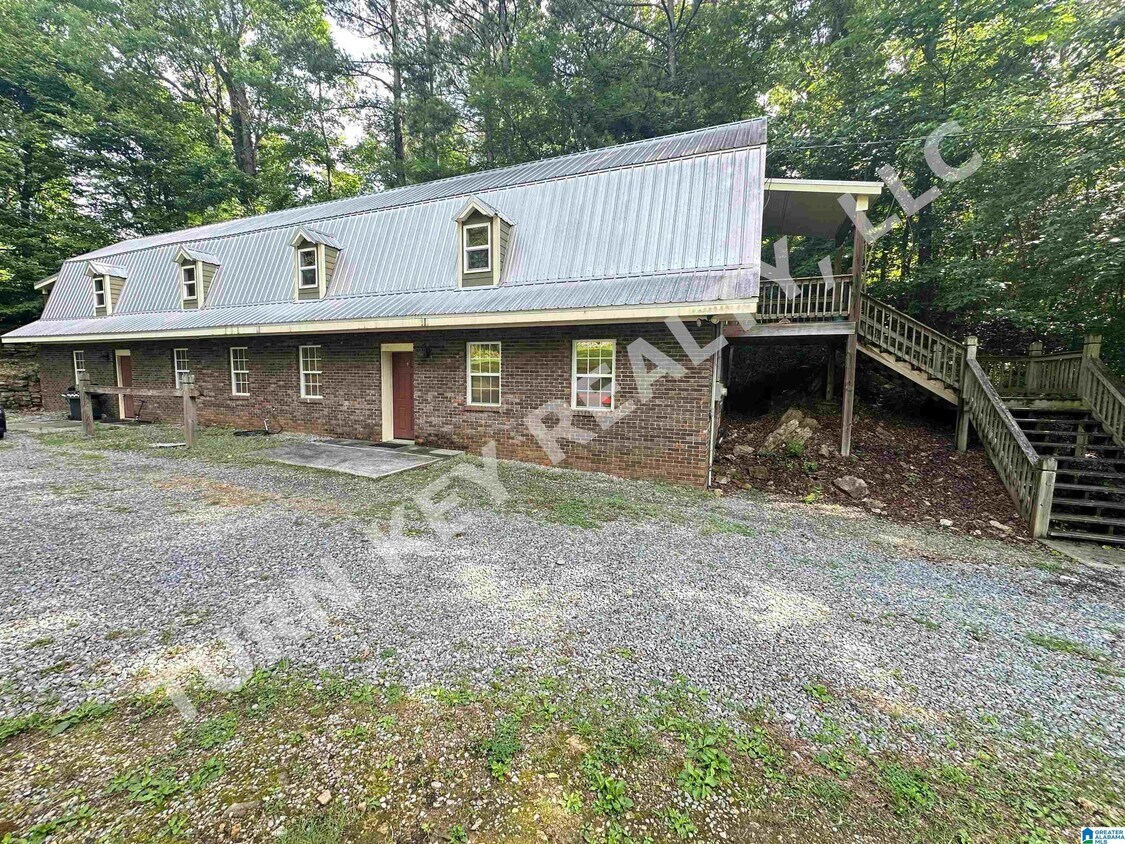 Primary Photo - 110 Clay Dr