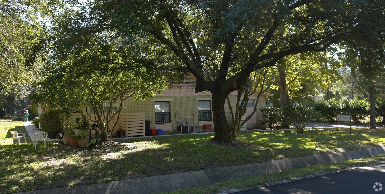 Building Photo - 905 NW 40th Ave
