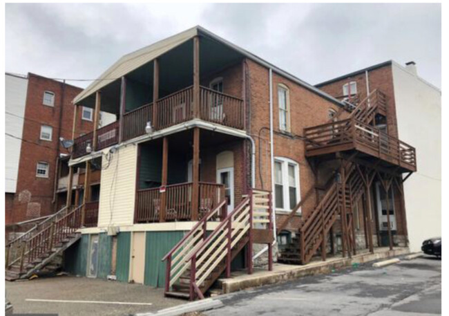 Back Parking Area - 41 E Franklin St