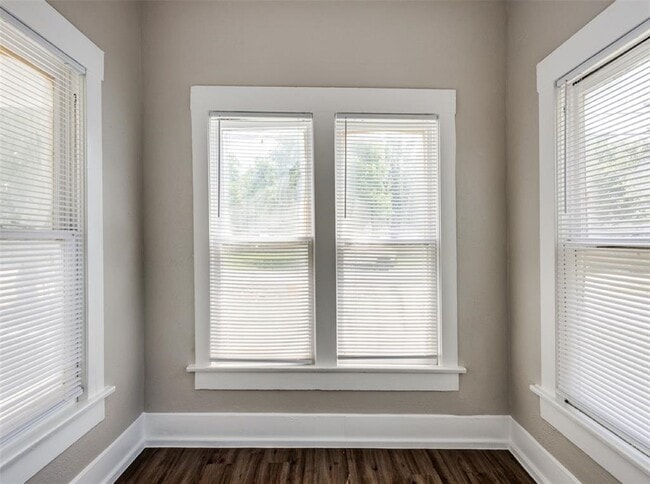 Building Photo - 8318 Lawler St