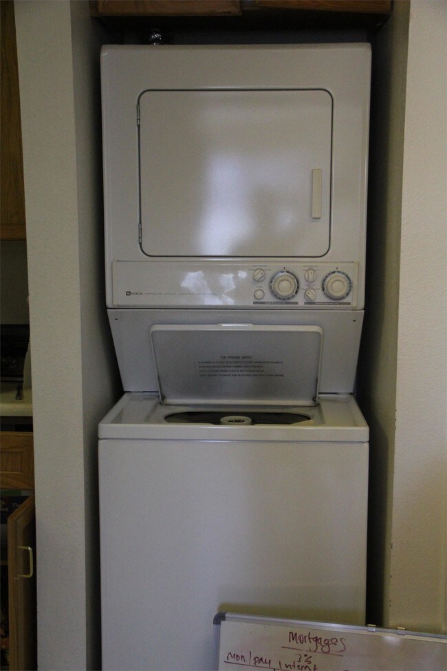 Building Photo - 585 N 400 E