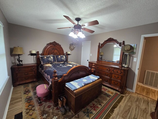 Foto del edificio - Country-Like Living in the City Limits – R...