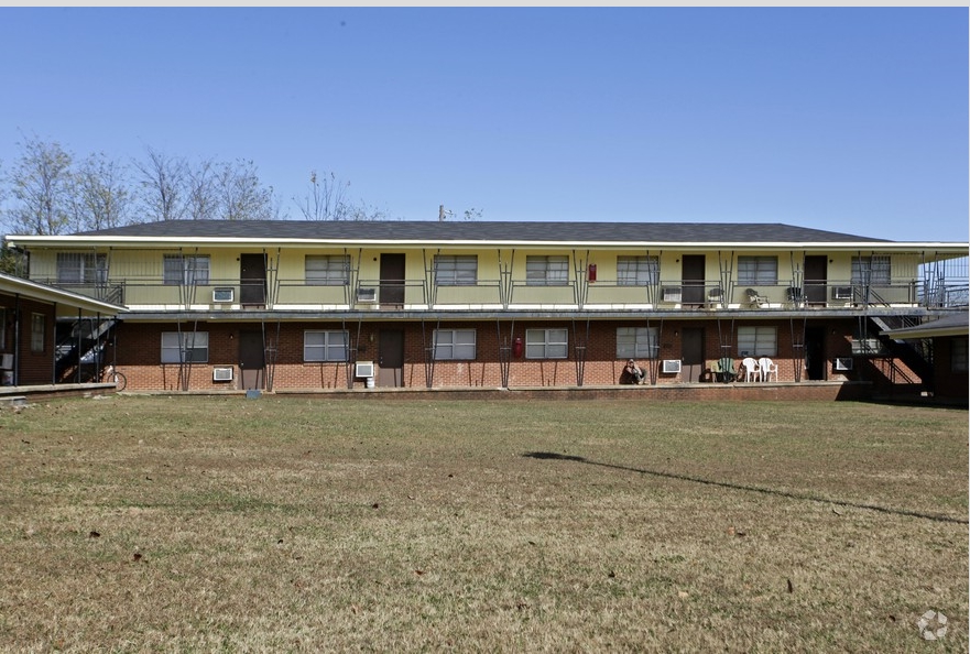 Building Photo - Brooks Effieciencies and Apartments