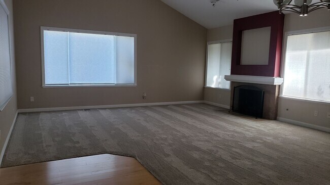 Foto del edificio - Charming 3BR/2BA Single-Family Home in Desirable Pleasanton Neighborhood!