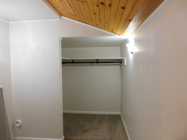 closet - 1741 Indian Hills Rd