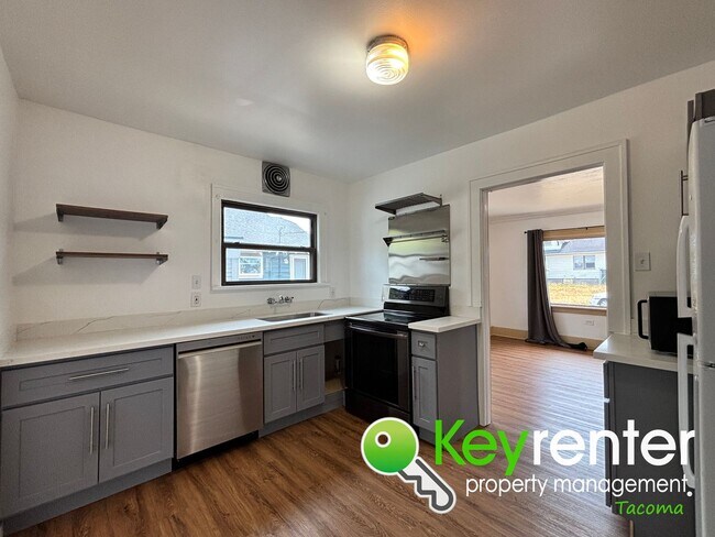 Building Photo - Character and Comfort in Tacoma, Spacious ...
