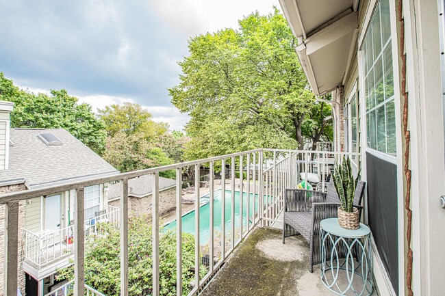 Building Photo - Oaks of Lakewood Condominiums 2nd Floor, 2...