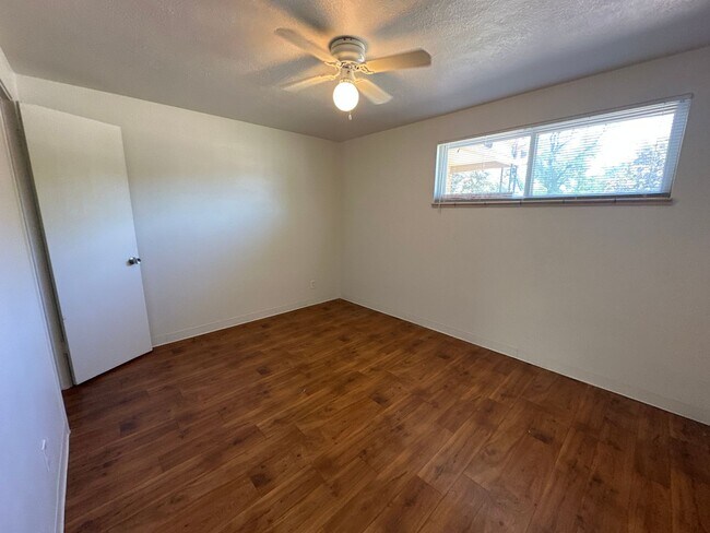Foto del edificio - 2101-2115 E 37th Ave