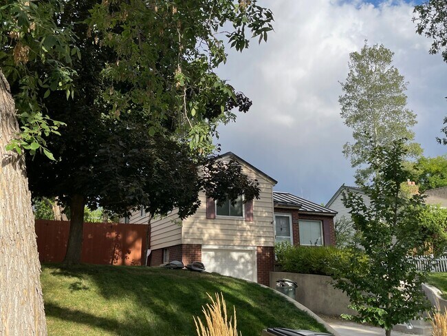Building Photo - 2491 S Glenmare St