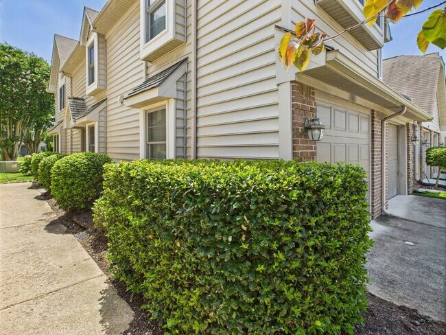 Foto del edificio - Charming 2 Bedroom 2 Bathroom Condo Locate...