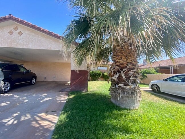 Building Photo - REMODELED TOWNHOME FOR RENT!
