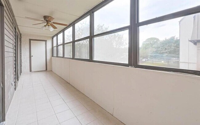 Foto del edificio - 3045 Walnut Bend Ln