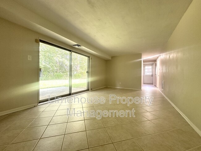 Building Photo - 562 Briar Hill Rd