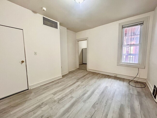 Foto del edificio - 644 E Chestnut St