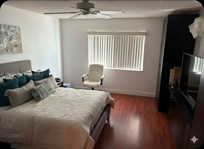 Foto del edificio - 341 Lakeview Dr