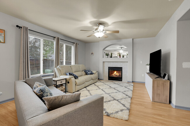 Building Photo - 9648 Moss Rose Cir