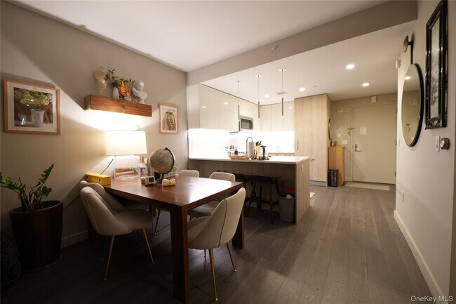 Foto del edificio - 131-03 40th Rd