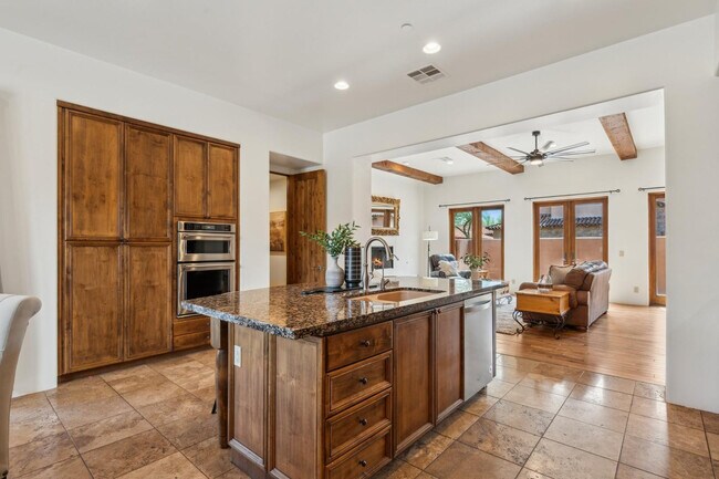 Foto del edificio - 7701 E Golden Eagle Cir
