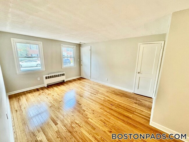 Building Photo - 105 Shawomet Ave