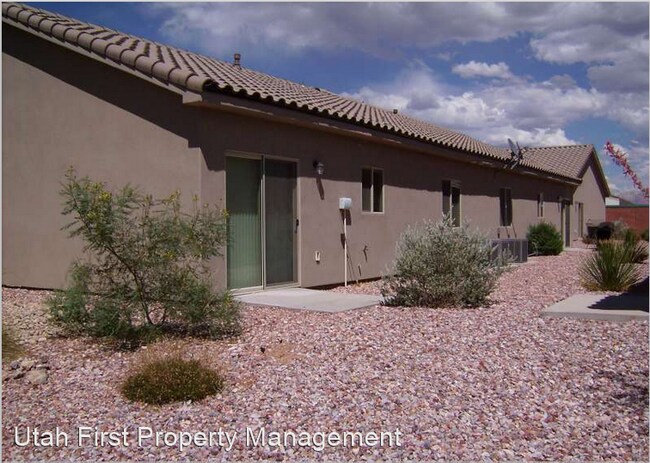 Foto del edificio - 3 br, 2 bath House - 543 N 2480 W