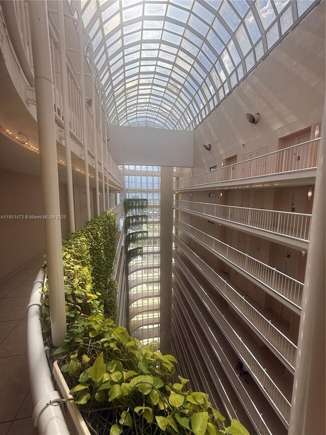 Building Photo - 1717 N Bayshore Dr