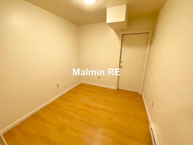 Foto del edificio - 2 Shepherd Ave