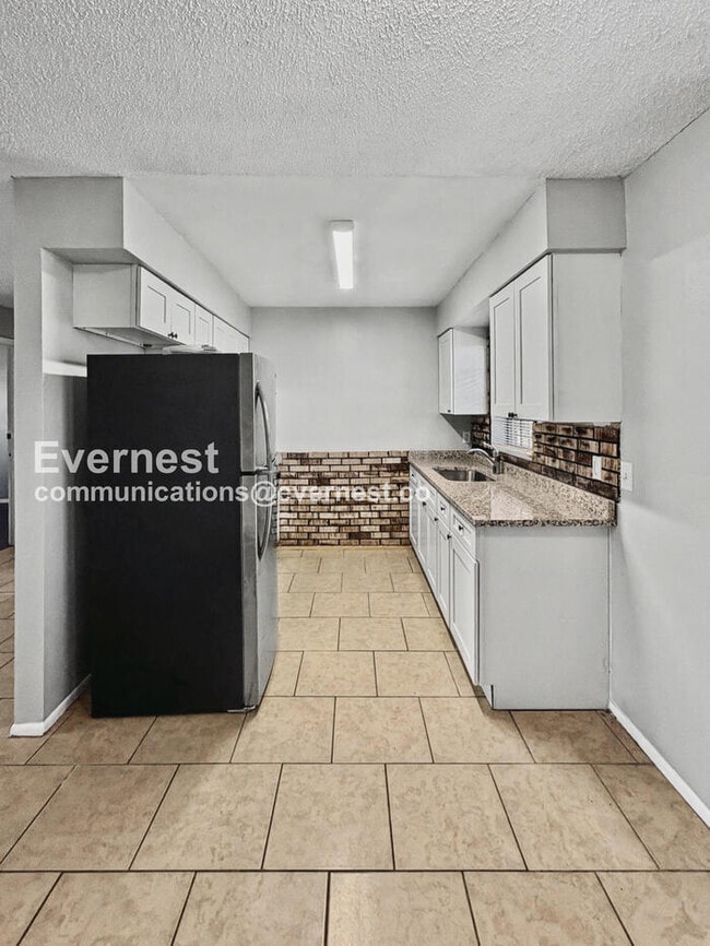 Foto del edificio - 1649 Valeview Ct